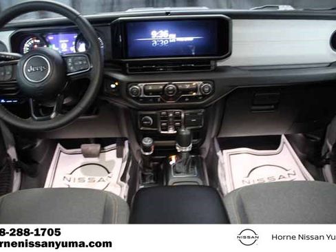Used 2024 Jeep Wrangler Unlimited AWD/4WD image 12