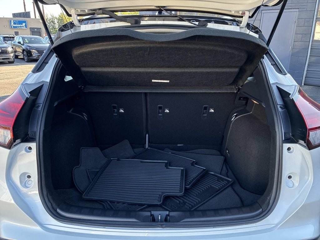 Certified 2023 Nissan Kicks SR w/ SR Premium Package FWD image 14
