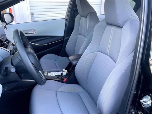 Used 2025 Toyota Corolla SE image 8