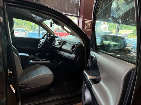 Used 2019 Toyota Tacoma SR5 image 26