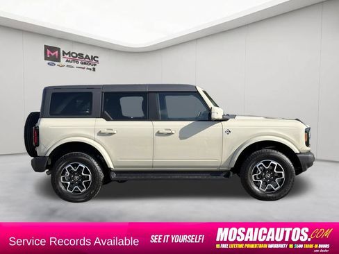 Used 2025 Ford Bronco Outer Banks AWD/4WD image 8
