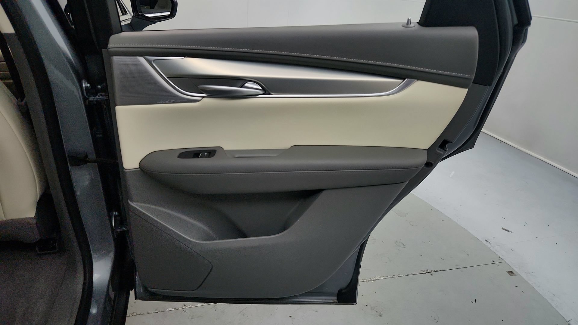 Certified 2023 Cadillac XT5 Premium Luxury AWD/4WD image 27
