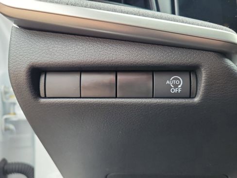 Certified 2025 Nissan Kicks SV image 21