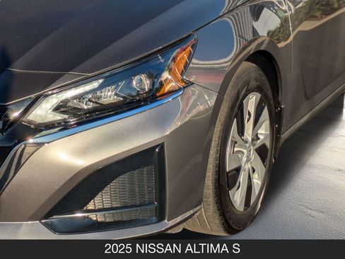 Used 2025 Nissan Altima 2.5 S image 10
