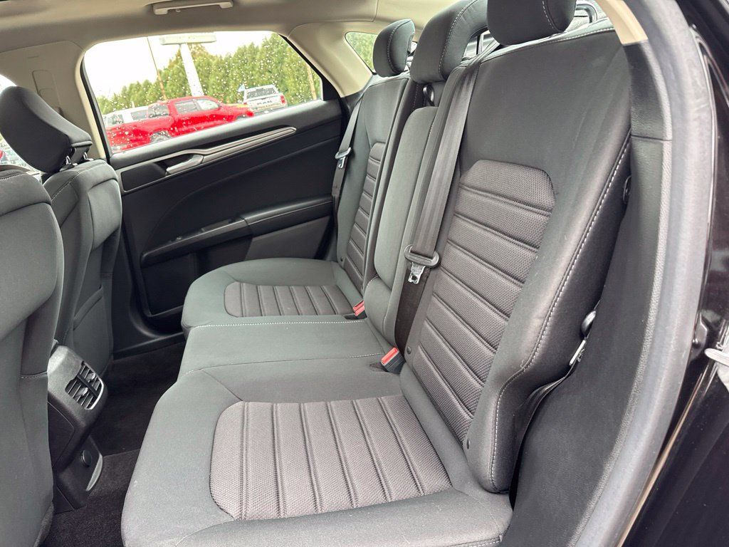 Used 2020 Ford Fusion SE FWD image 23