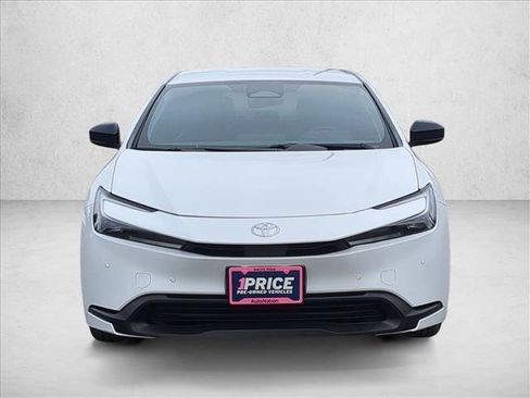 Used 2025 Toyota Prius LE image 2