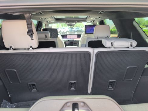 New 2026 Cadillac Escalade Platinum Luxury w/ LPO, Floor Liner Package AWD/4WD image 5