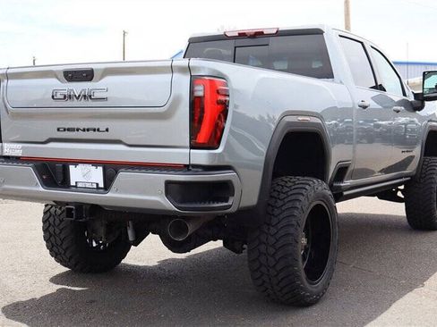 Used 2024 GMC Sierra 2500 Denali Ultimate AWD/4WD image 6