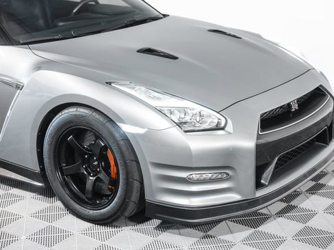 Used 2015 Nissan GT-R Black Edition AWD/4WD image 5