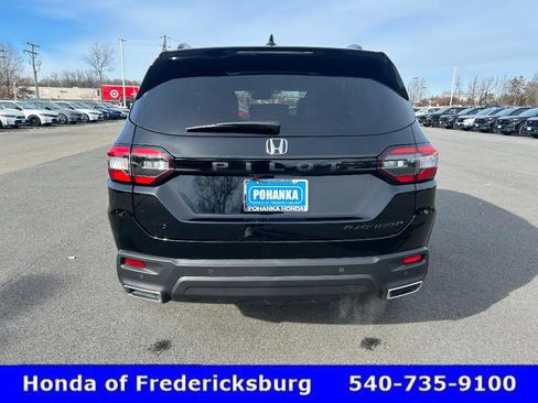 Certified 2025 Honda Pilot Black Edition image 5