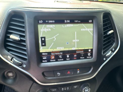 Used 2021 Jeep Cherokee Trailhawk w/ Sun, Sound & Nav Group AWD/4WD image 28