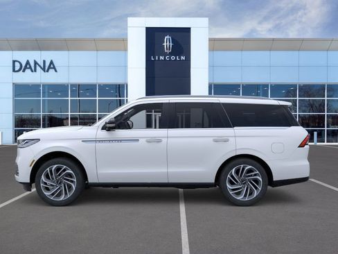 New 2025 Lincoln Navigator Reserve image 3