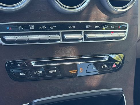Used 2019 Mercedes-Benz GLC 300 4MATIC image 17