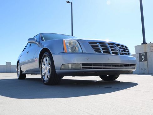 Used 2006 Cadillac DTS Performance image 30