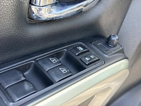 Used 2018 Nissan Titan SV w/ SV Convenience Package AWD/4WD image 22
