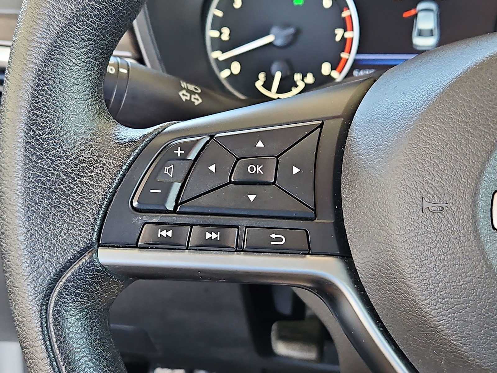 Used 2024 Nissan Altima 2.5 SV FWD image 21