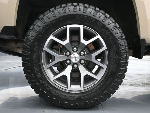 Used 2022 GMC Canyon AT4 w/ Trailering Package image 18