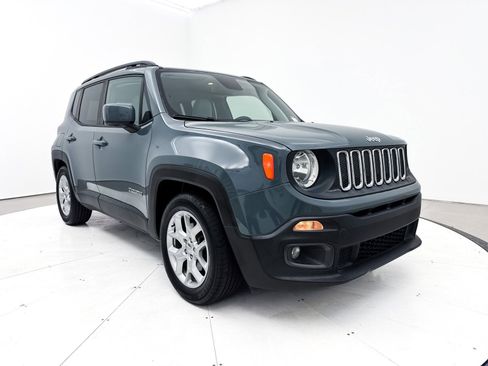 Used 2018 Jeep Renegade Latitude w/ UConnect 8.4 Nav Group image 12