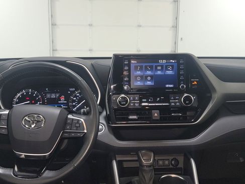 Certified 2021 Toyota Highlander XLE image 18