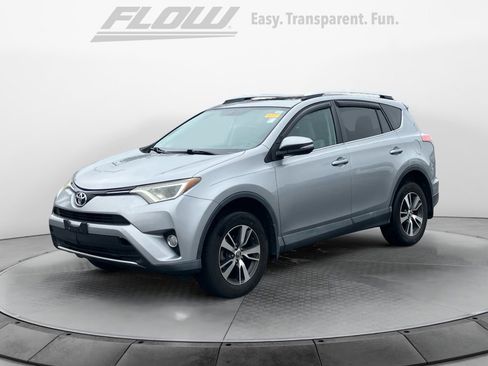 Used 2016 Toyota RAV4 XLE AWD/4WD image 4