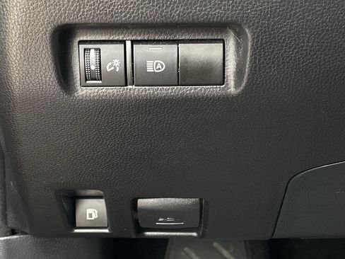 Used 2025 Toyota RAV4 LE AWD/4WD image 20