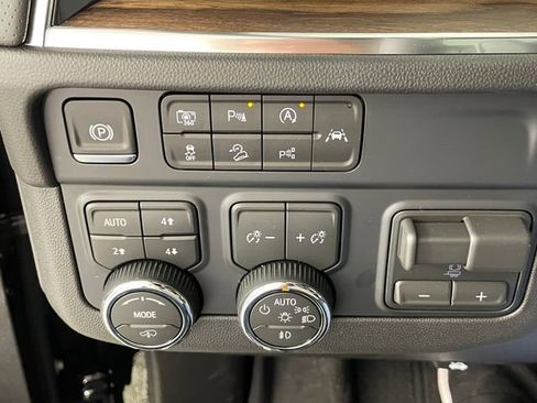 New 2026 Chevrolet Tahoe High Country AWD/4WD image 13