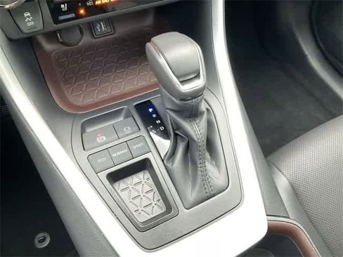 Certified 2025 Toyota RAV4 Limited image 25