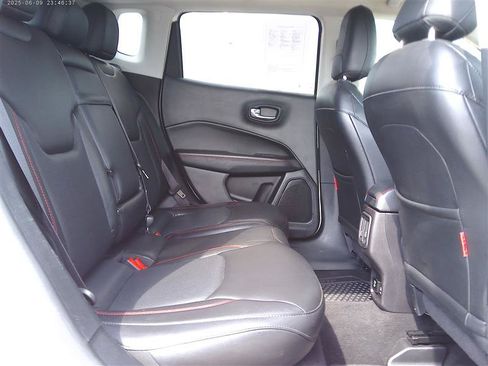 Used 2018 Jeep Compass Trailhawk w/ Leather Interior Group AWD/4WD image 7