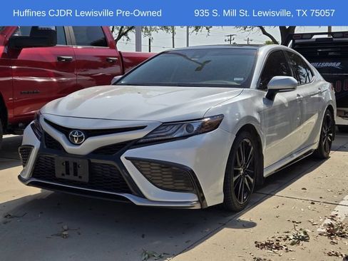 Used 2021 Toyota Camry XSE FWD image 3