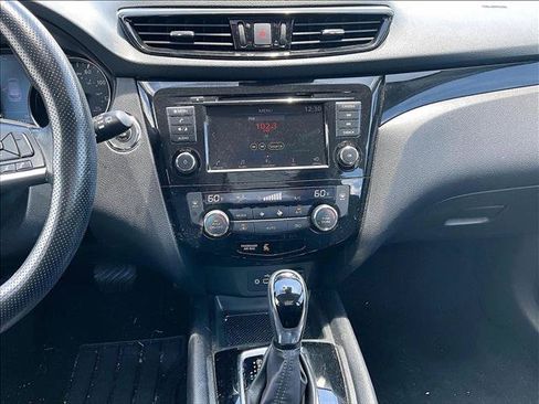 Used 2022 Nissan Rogue Sport SV FWD image 8