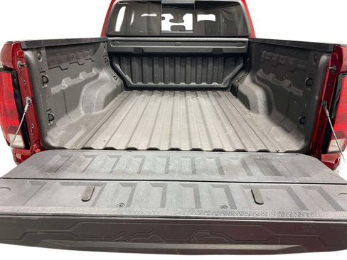 Used 2024 Chevrolet Colorado LT w/ LT Convenience Package RWD image 10