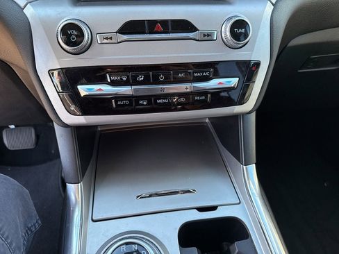 Used 2022 Ford Explorer XLT w/ Equipment Group 202A image 24