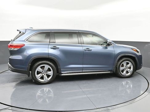 Certified 2019 Toyota Highlander Limited Platinum image 31