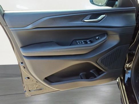 New 2025 Jeep Grand Cherokee Altitude image 13