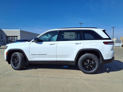 New 2026 Jeep Grand Cherokee Altitude AWD/4WD image 27
