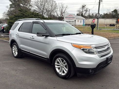 Used 2015 Ford Explorer XLT w/ Equipment Group 202A image 9
