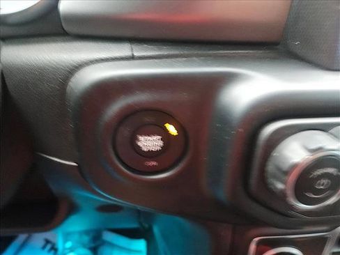 Used 2023 Jeep Gladiator Sport AWD/4WD image 21
