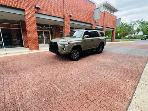 Used 2019 Toyota 4Runner TRD Off-Road Premium AWD/4WD image 3