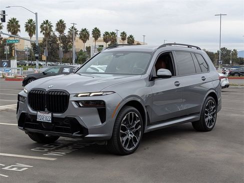 Used 2023 BMW X7 xDrive40i w/ M Sport Package image 3