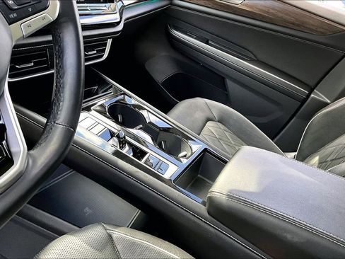 Certified 2024 Volkswagen Atlas SEL Premium R-Line image 23