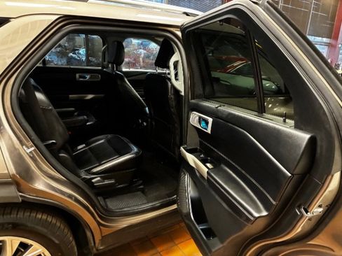 Used 2021 Ford Explorer Limited w/ Class III Trailer Tow Package image 29