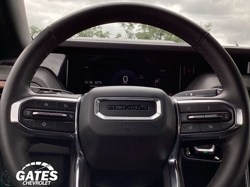 Used 2025 GMC Yukon XL Denali AWD/4WD image 29