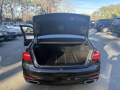 Used 2018 BMW 750i image 16