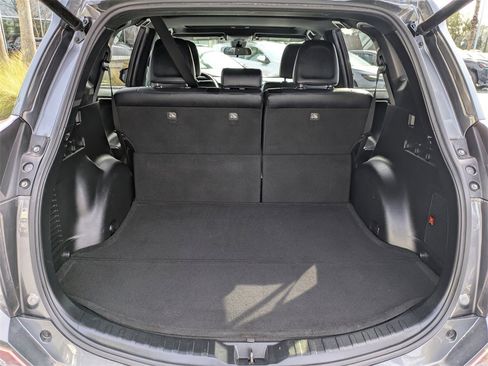 Used 2017 Toyota RAV4 SE image 14