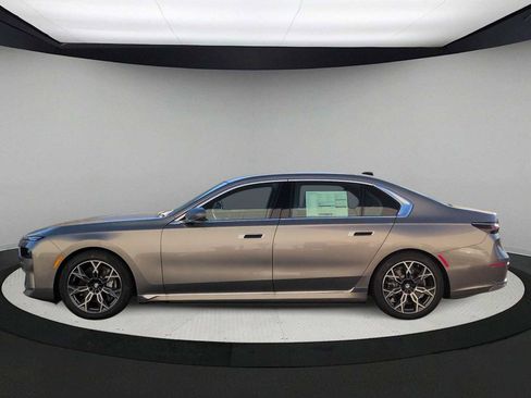 Used 2025 BMW i7 eDrive50 RWD image 5