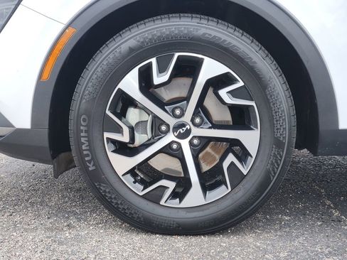 Used 2025 Kia Sportage EX FWD image 9