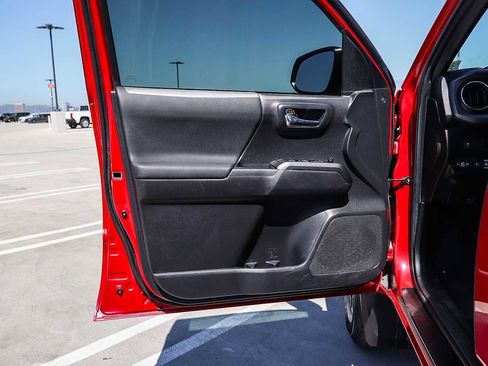 Used 2022 Toyota Tacoma TRD Sport w/ Technology Package image 19