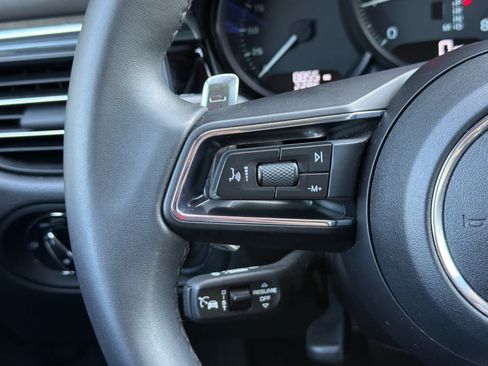 Certified 2025 Porsche Macan AWD/4WD image 27