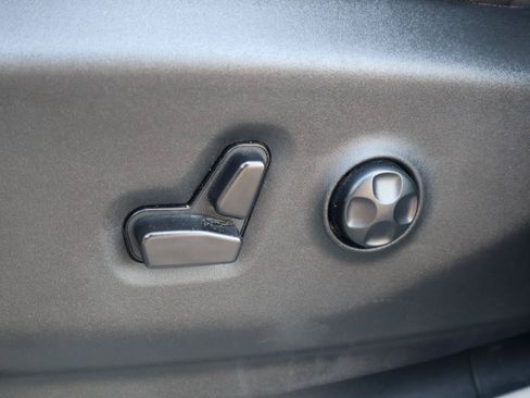 Used 2023 Chrysler Voyager LX FWD image 59