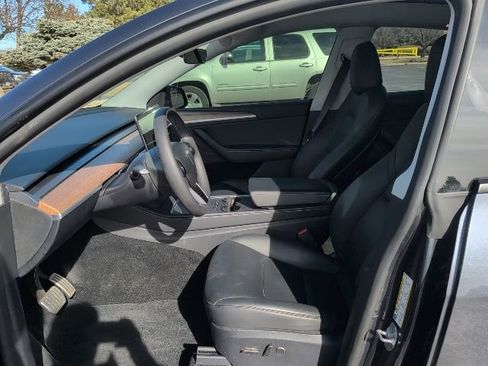 Used 2024 Tesla Model Y Performance image 10